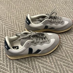 Veja Rio Branco Alveomesh Sneaker